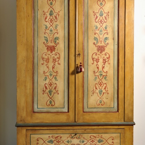 armadio da camera o ingresso decorato a mano a 2 ante 1 cassetto dipinto in stile classico seicento toscano fatto a mano