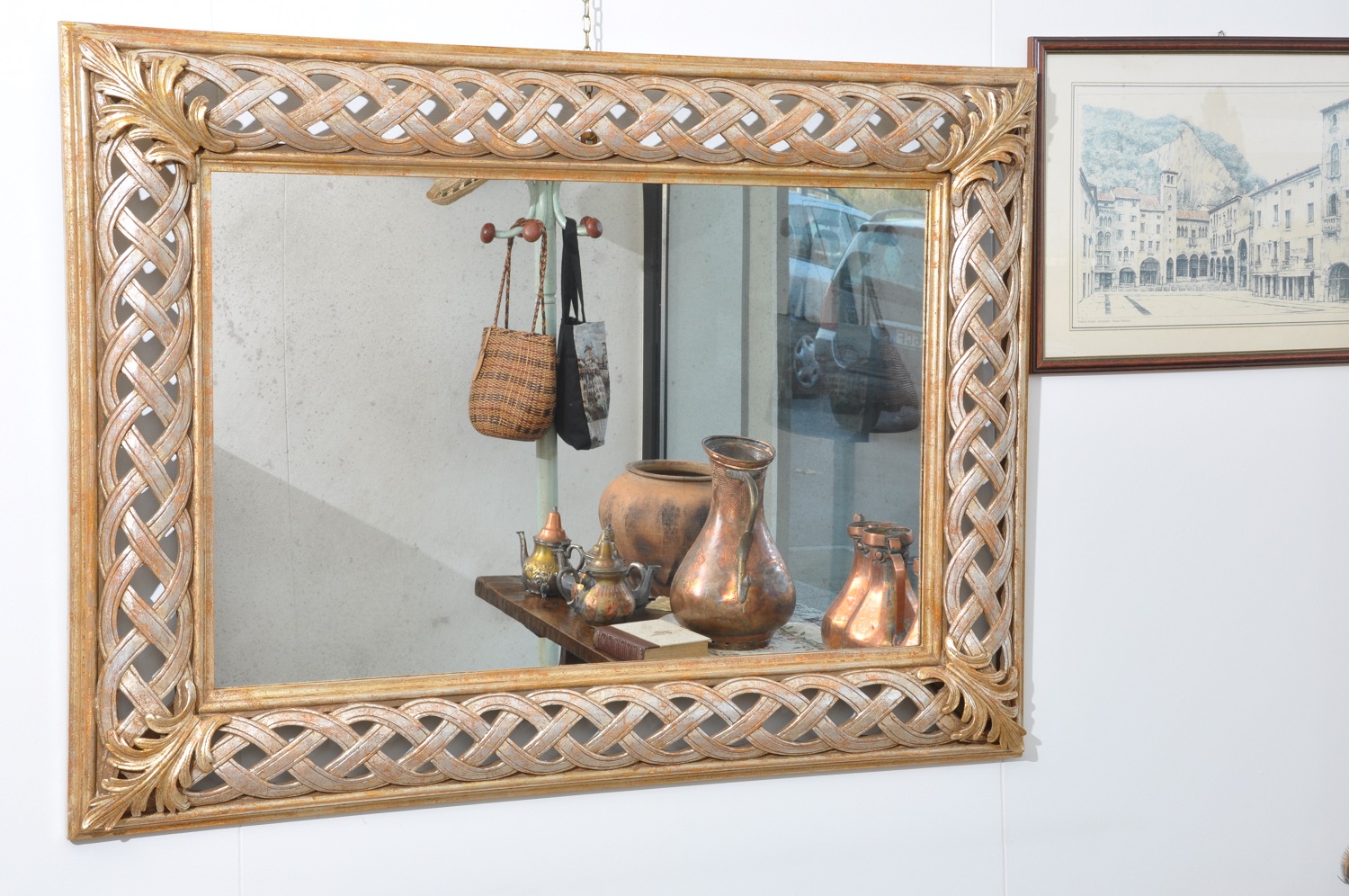 specchiera veneziana di lusso made in Italy fatto a mano e su misura sagomata e traforata a treccia su legno di tiglio massello laccata in foglia oro e argento prodotta artigianalmente
