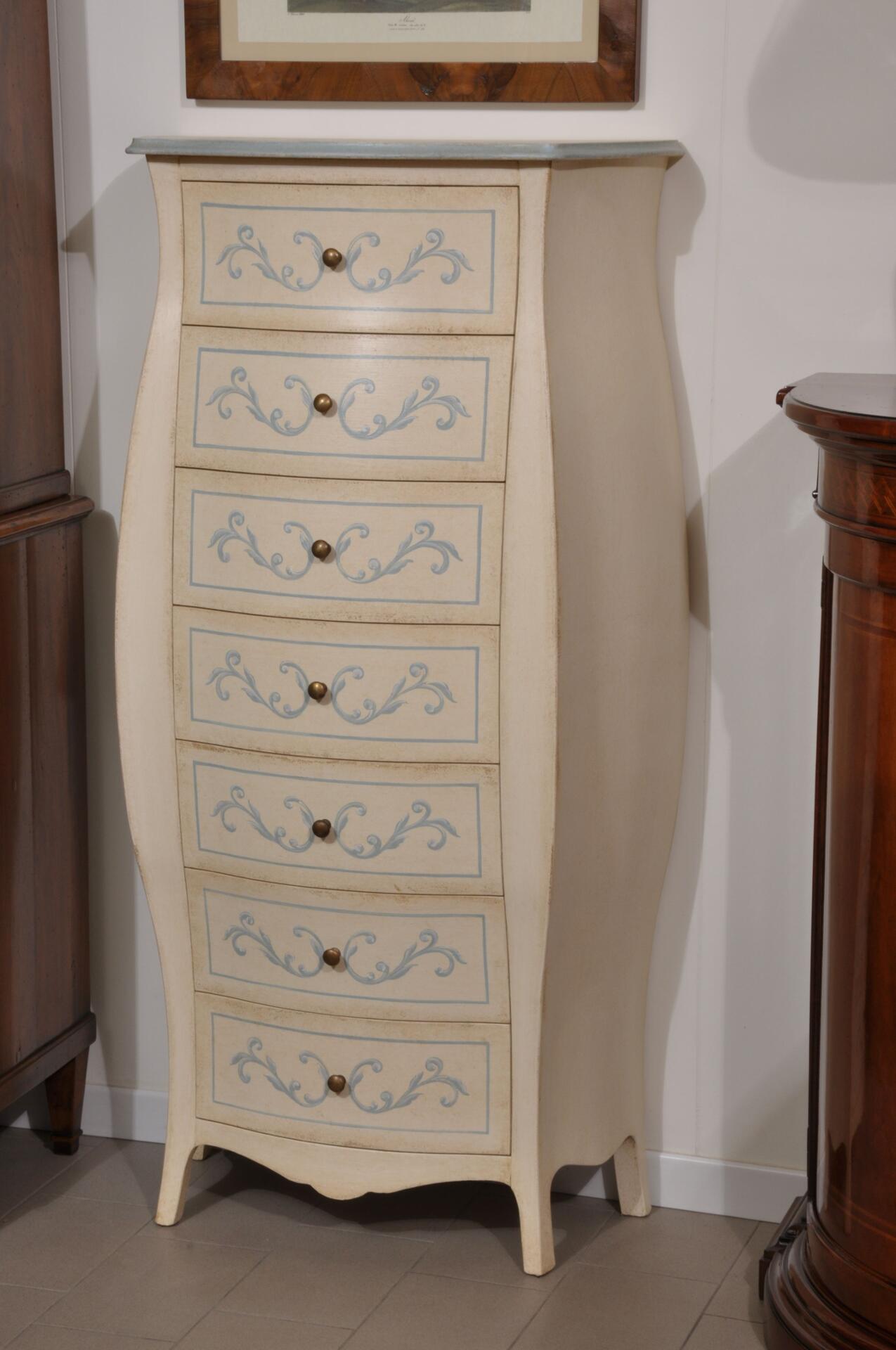 cassettiera bombata e decorata in legno massello laccata bianco e azzurro con barocchi