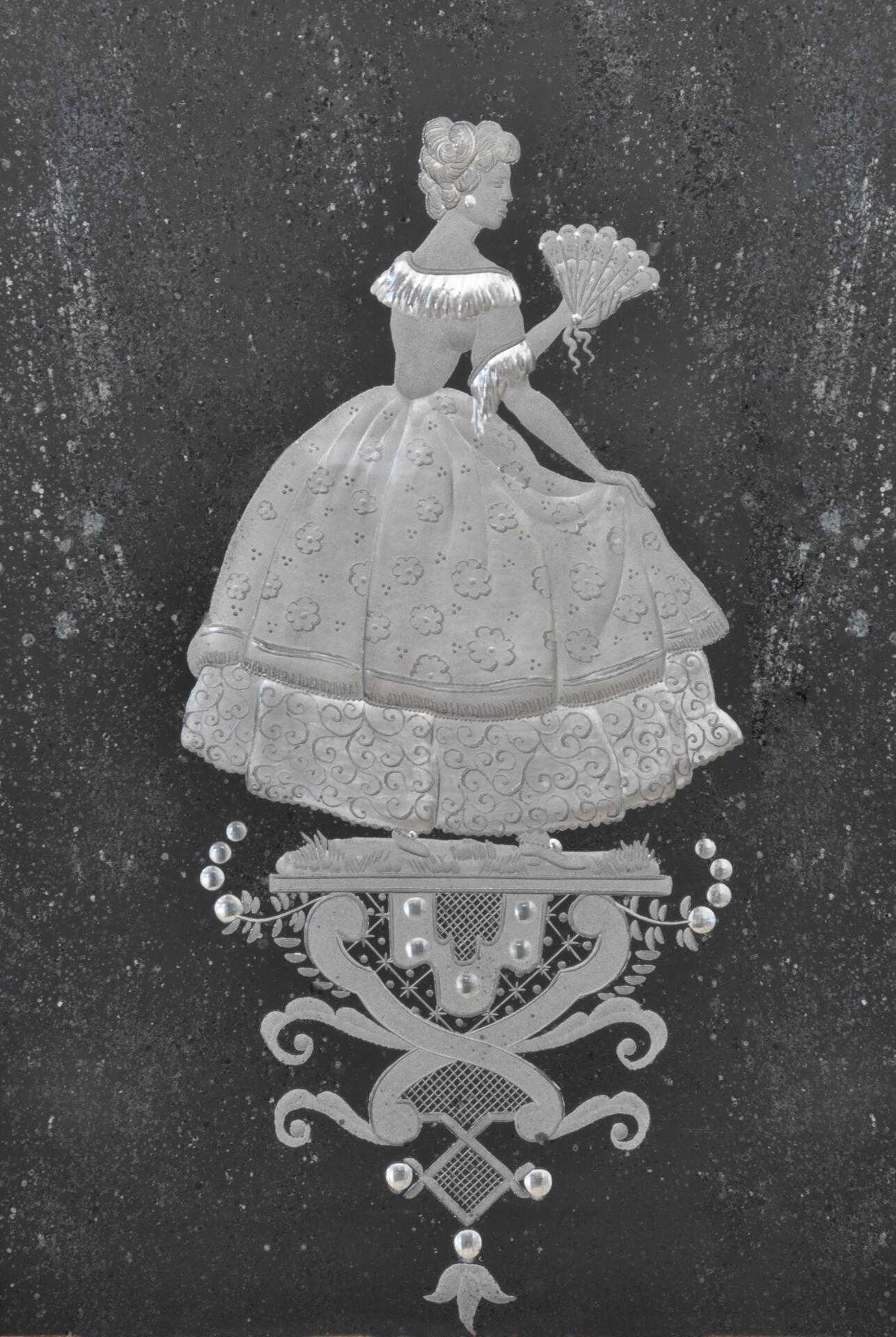 lavorazione artistica fatta a mano degli specchi incisi a mano su lastra di argento raffigurante nobili veneziani del 1700 delle ante del trumeau, realizzate dai maestri vetrai incisori di Murano