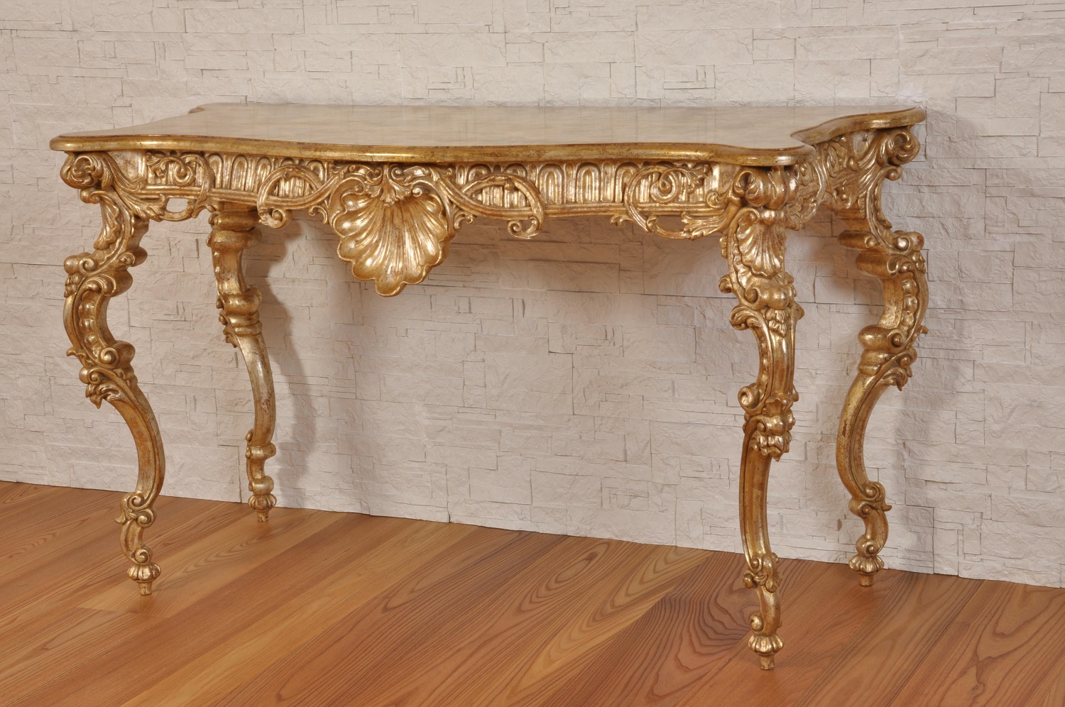 lussuosa consolle del 700 veneziana dorata in foglia oro sagomata e intagliata a mano su misura arredo di lusso