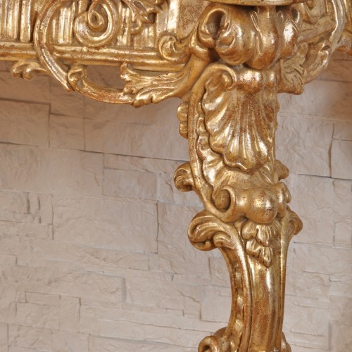 riproduzione consolle del 700 barocco veneziana sagomata e riccamente intagliata a mano nello stile classico settecento veneziano realizzabile su misura e mobile made in italy di lusso