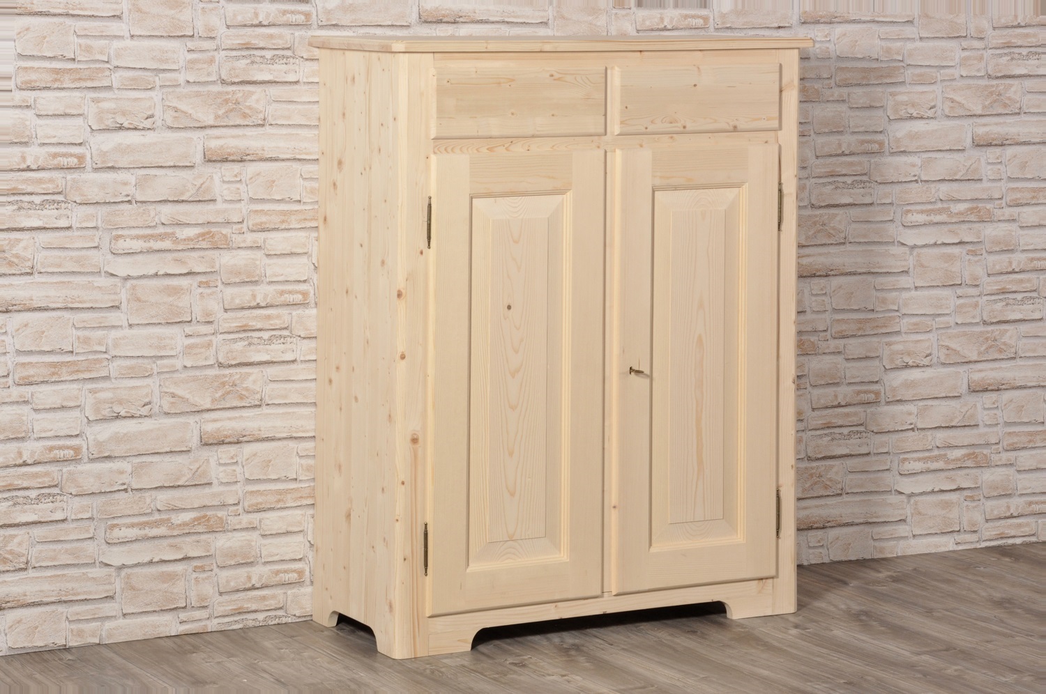 credenza dispensa costruita su misura in legno di abete massello struttura con due cassetti e 2 ante interni con piani regolabili