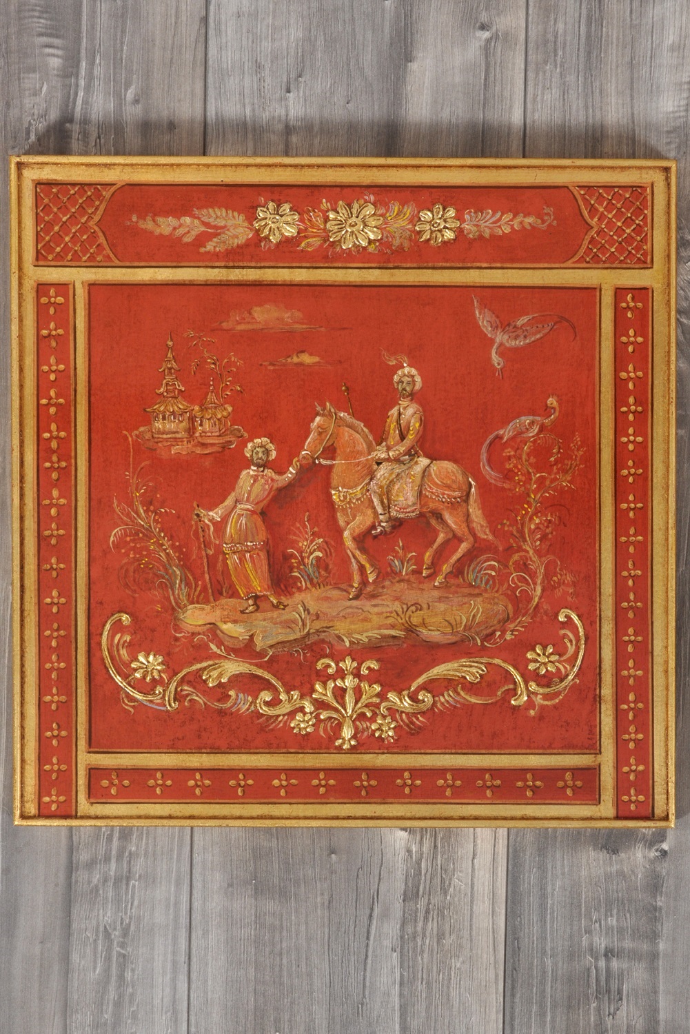 importante decorazione a cineserie realizzata a mano e su misura laccatura tonalità aragosta e decorazioni soggetti vita orientale in foglia oro