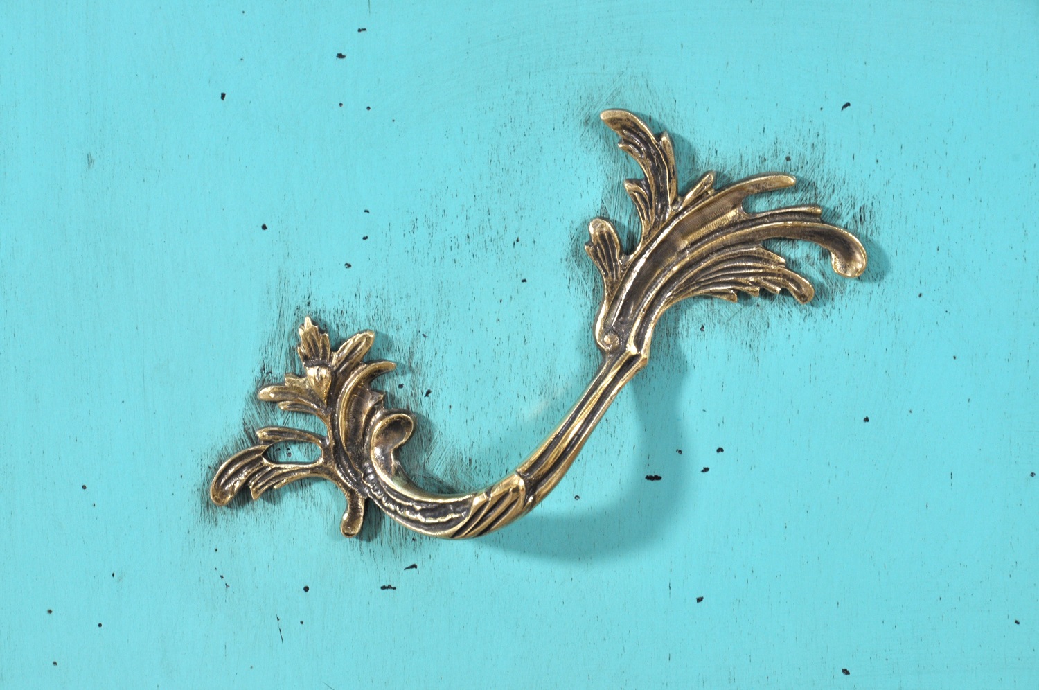 maniglia in stile settecento riprodotta artigianalmente in bronzo fuso fatta amano in italia