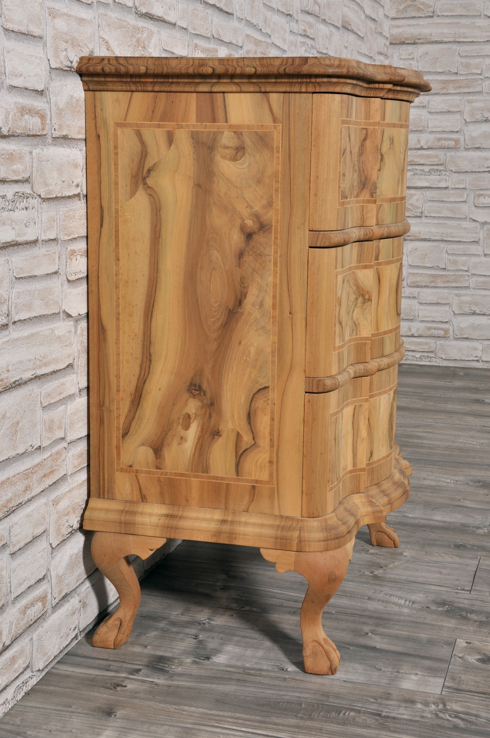 cassettiera sagomata in legno di acero e paissandro