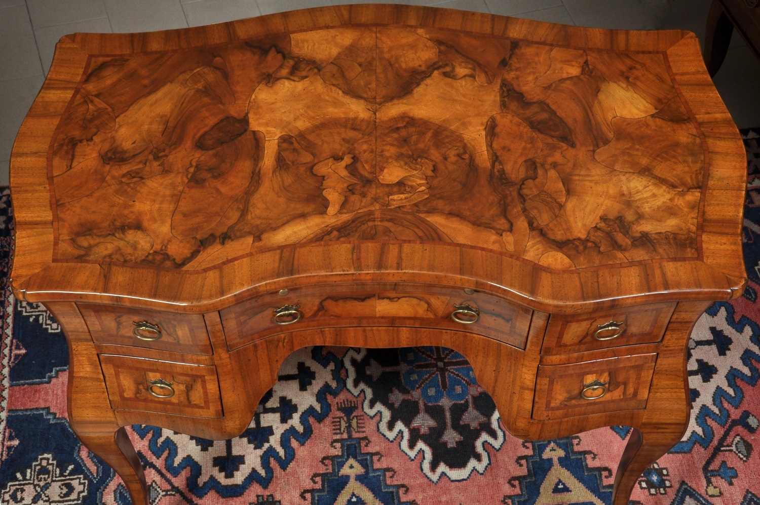 top of the desk in baroque style 700 Venetian inlaid by hand with a precious walnut burl luxury furniture for important studies and exclusive entries of luxury residences