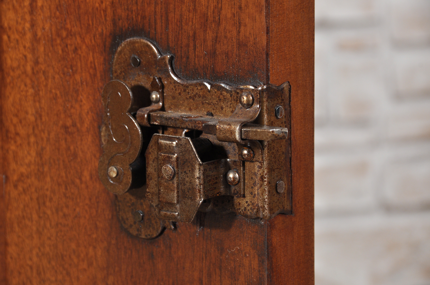 serratura di lusso costruita come il modello d’epoca del 600 in ferro forgiato a mano a caldo accessorio di lusso e di pregio