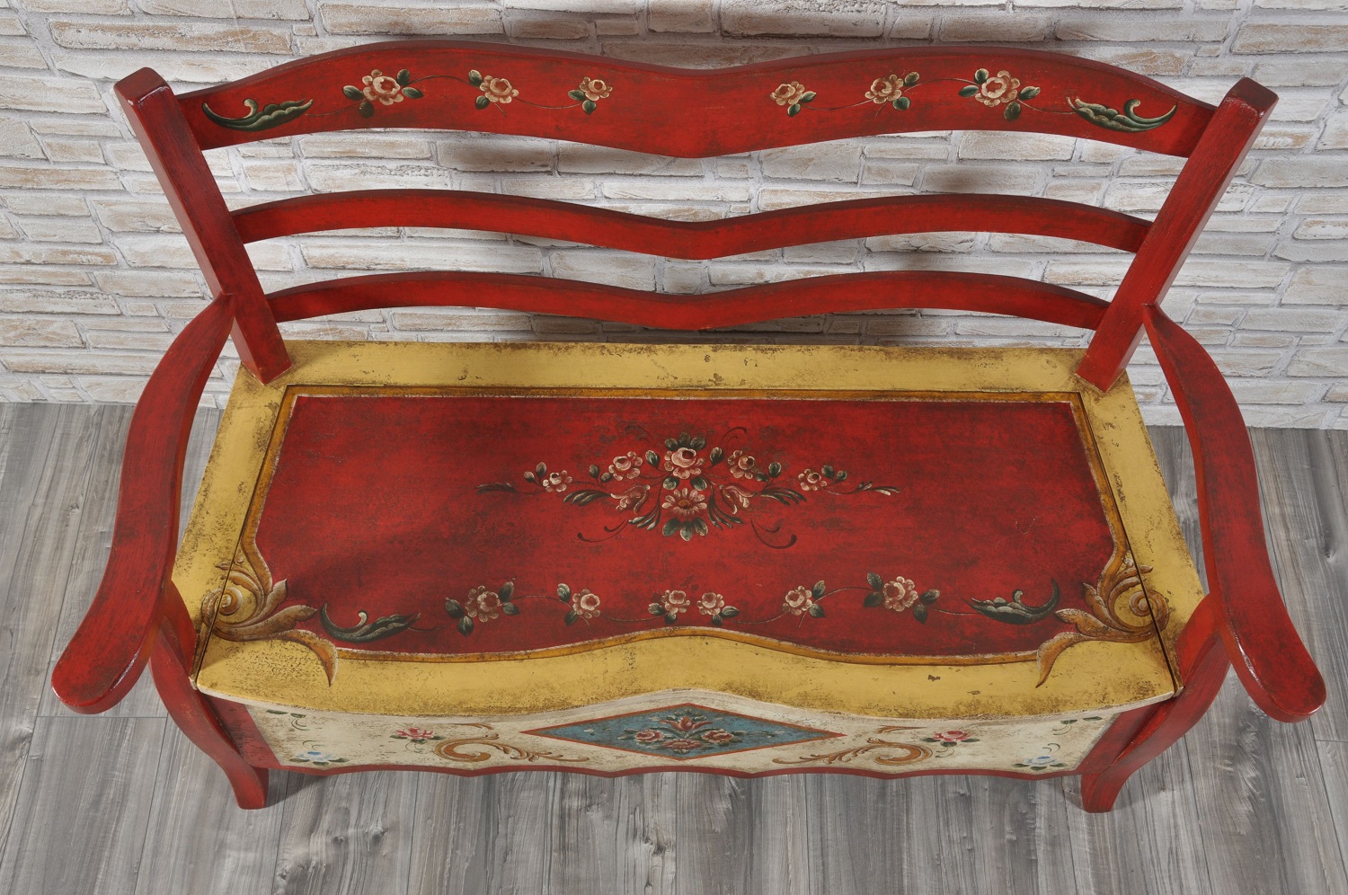 panca divanetto tirolese realizzabile su misura decorato a mano
