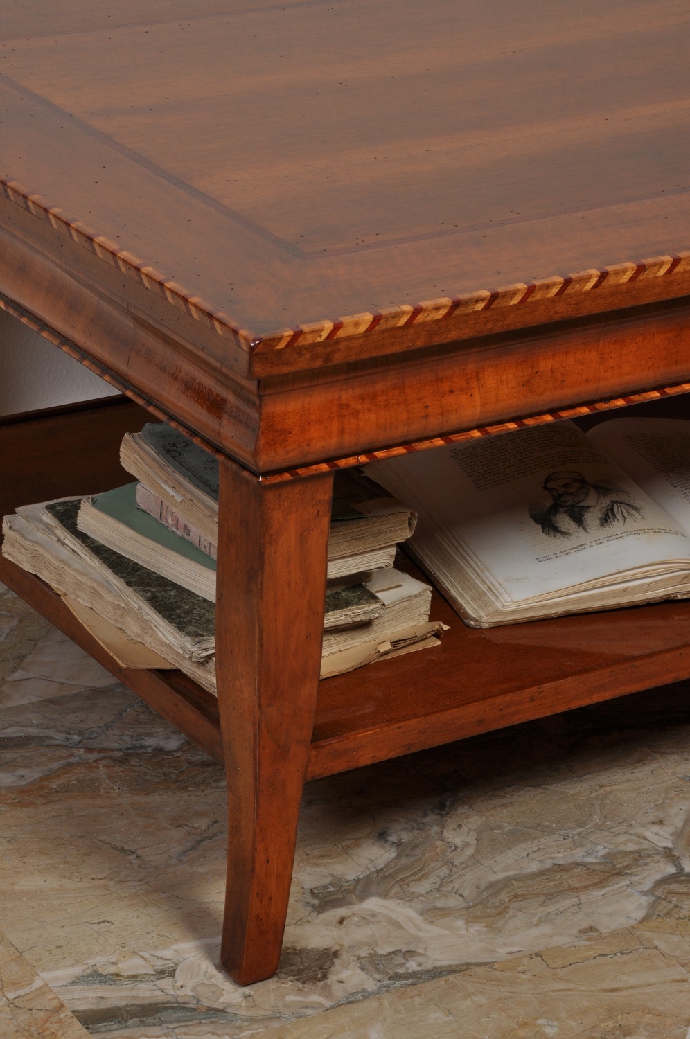 Tavolino da salotto di design in legno massello con ripiano in cristal –  Wanos Wood & Design