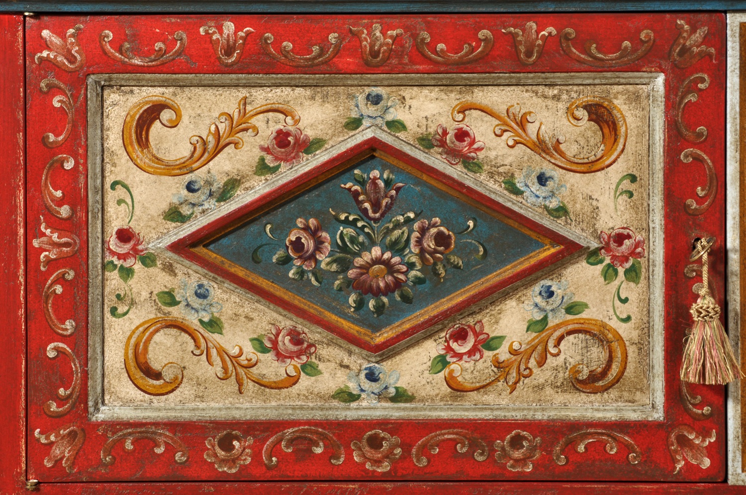 decorazioni tirolesi di montagna del porta tv di pregio fatto a mano a 2 ante manufatto di lusso dipinto e decorato a mano in stile classico tirolese