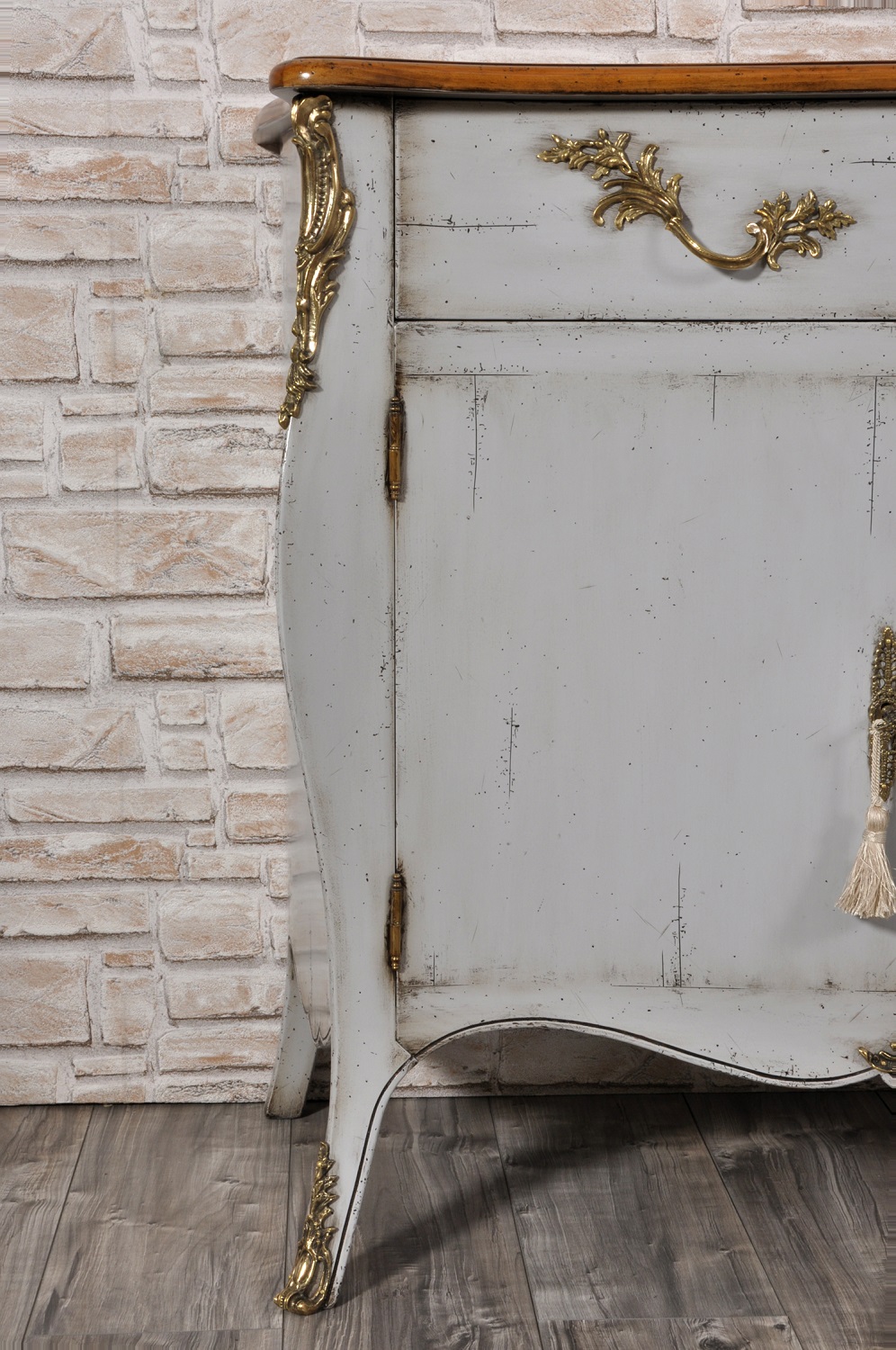 credenza bombata e sagomata made in Italy con 2 ante e 2 cassetti lussuoso arredo mosso nello stile classico 700 veneziano