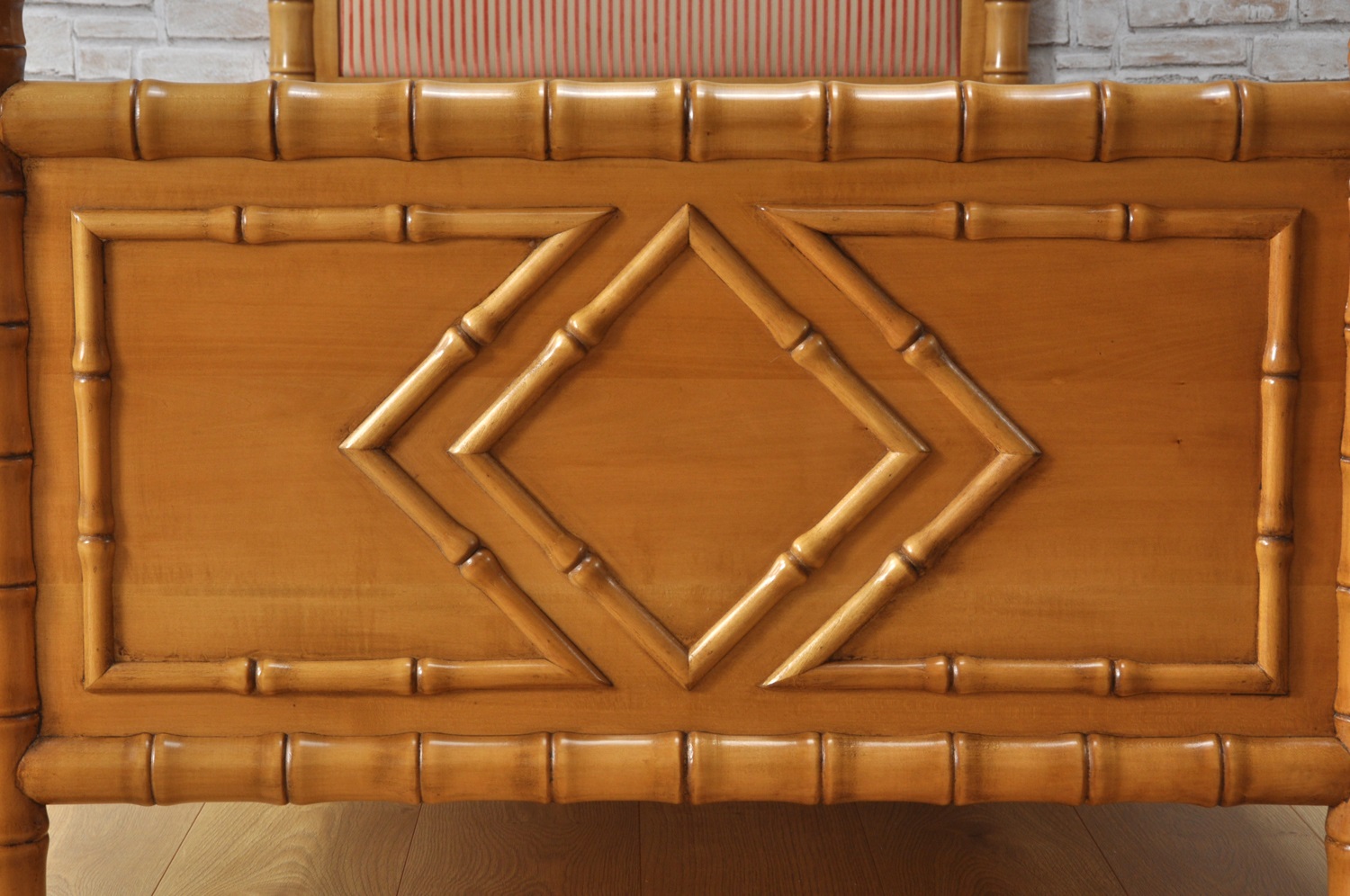 pediera del letto singolo realizzato come il manufatto originale in stile inglese coloniale bamboo arredo riprodotto su misura per prestigiose camere da letto di importanti residenze riproduzione del 1700