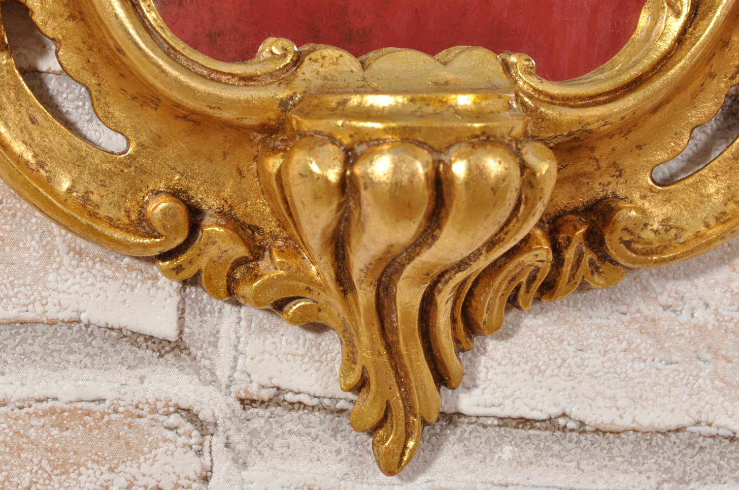 ventola specchiera veneziana del XVIII secolo intagliata e scolpita a mano con doratura in foglia oro costruita dal brand di lusso Vangelista come il modello originale prodotto nelle botteghe veneziane