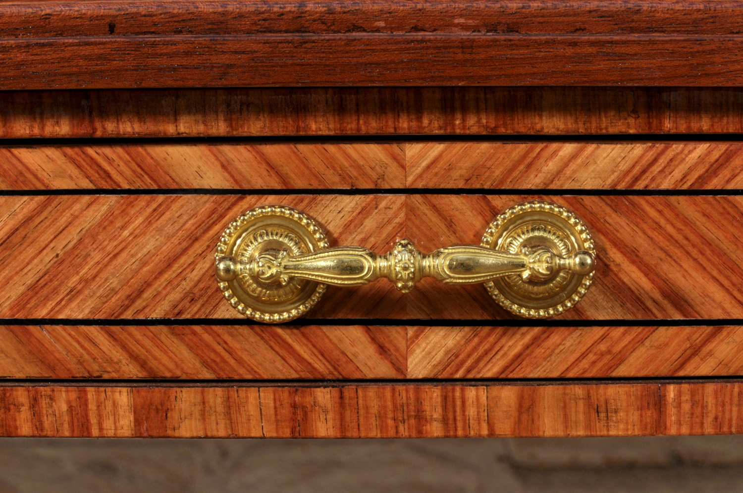 maniglia in stile Maggiolini del 1700 cesellata su ottone massiccio costruita a mano con la lavorazione della cera persa accessorio in stile Neoclassico