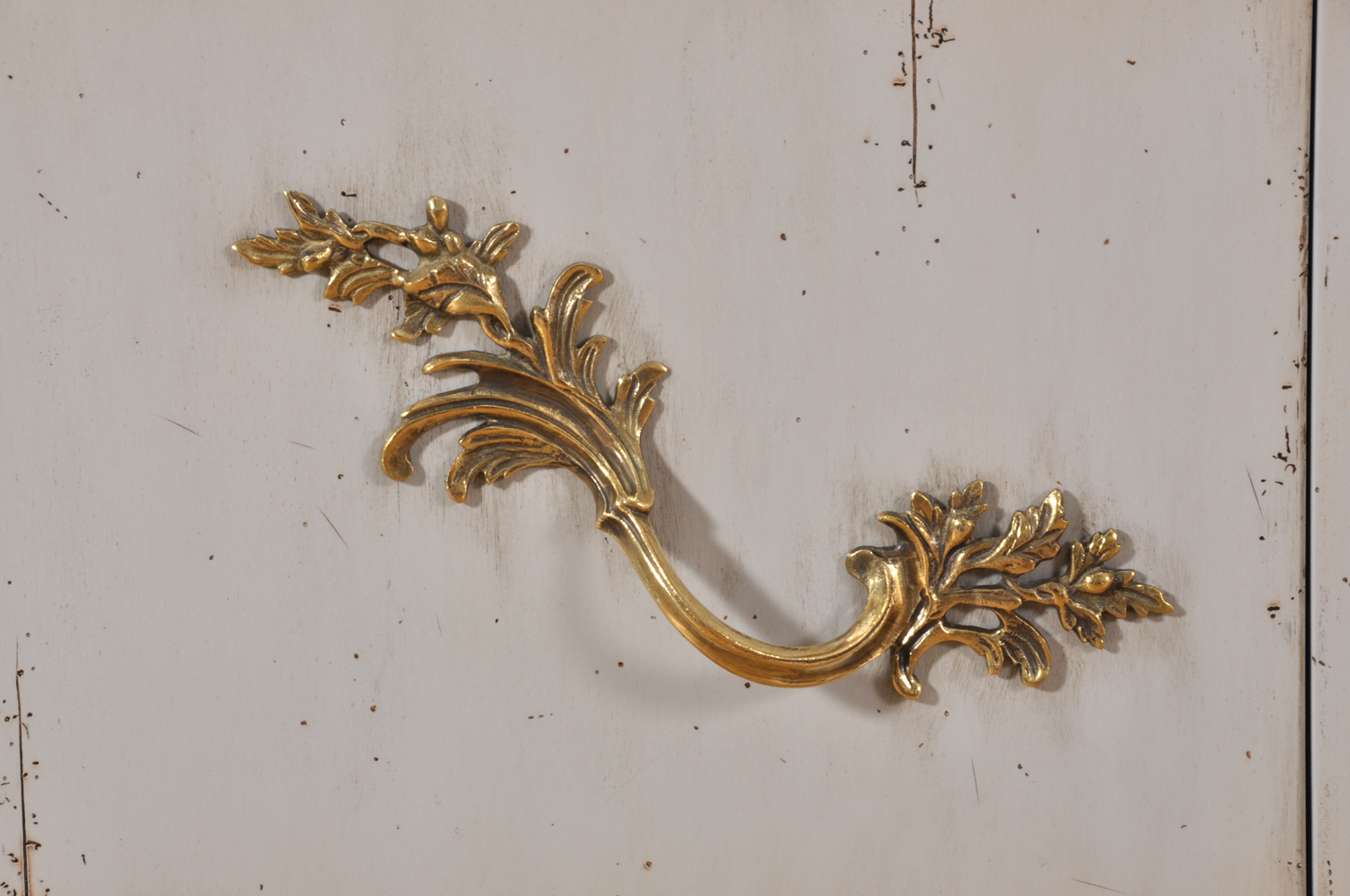 maniglie Luigi XV cesellata a mano in ottone massiccio costruita come l’accessorio d’epoca del modello originale esclusive lavorazioni di lusso made in Italy