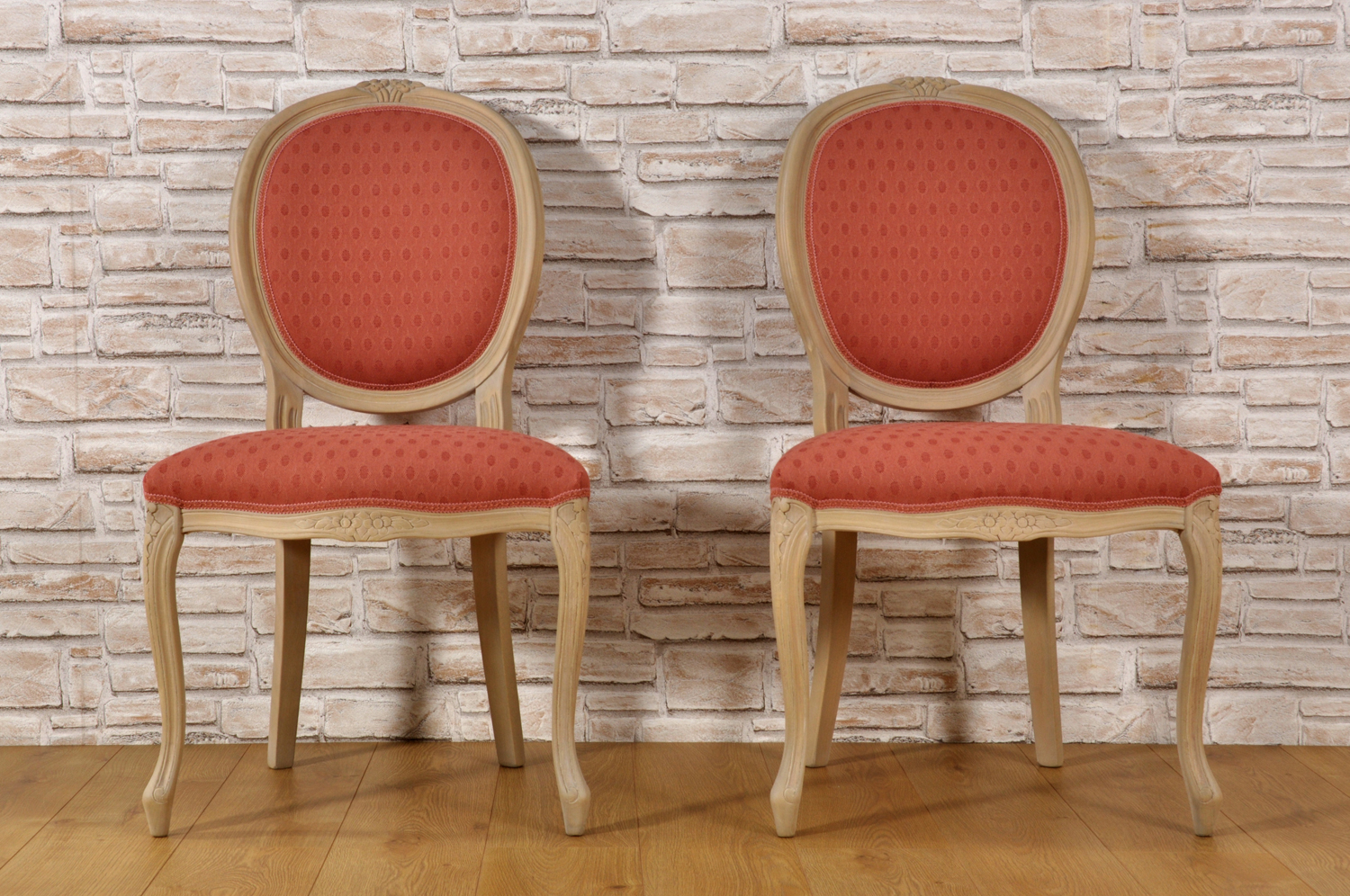 sedia prodotta su misura made in Italy realizzata a mano nello stile classico Luigi Filippo Veneto gambe sagomate e intagliate a mano schienale e seduta rivestite in tessuto operato rosso di pregio