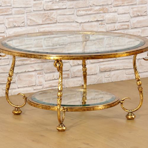 tavolo rotondo circolare in ferro battuto per salotti di lusso e di pregio dorato in foglia oro con 2 piani in cristallo realizzato nello stile classico Luigi XIV e Luigi XV