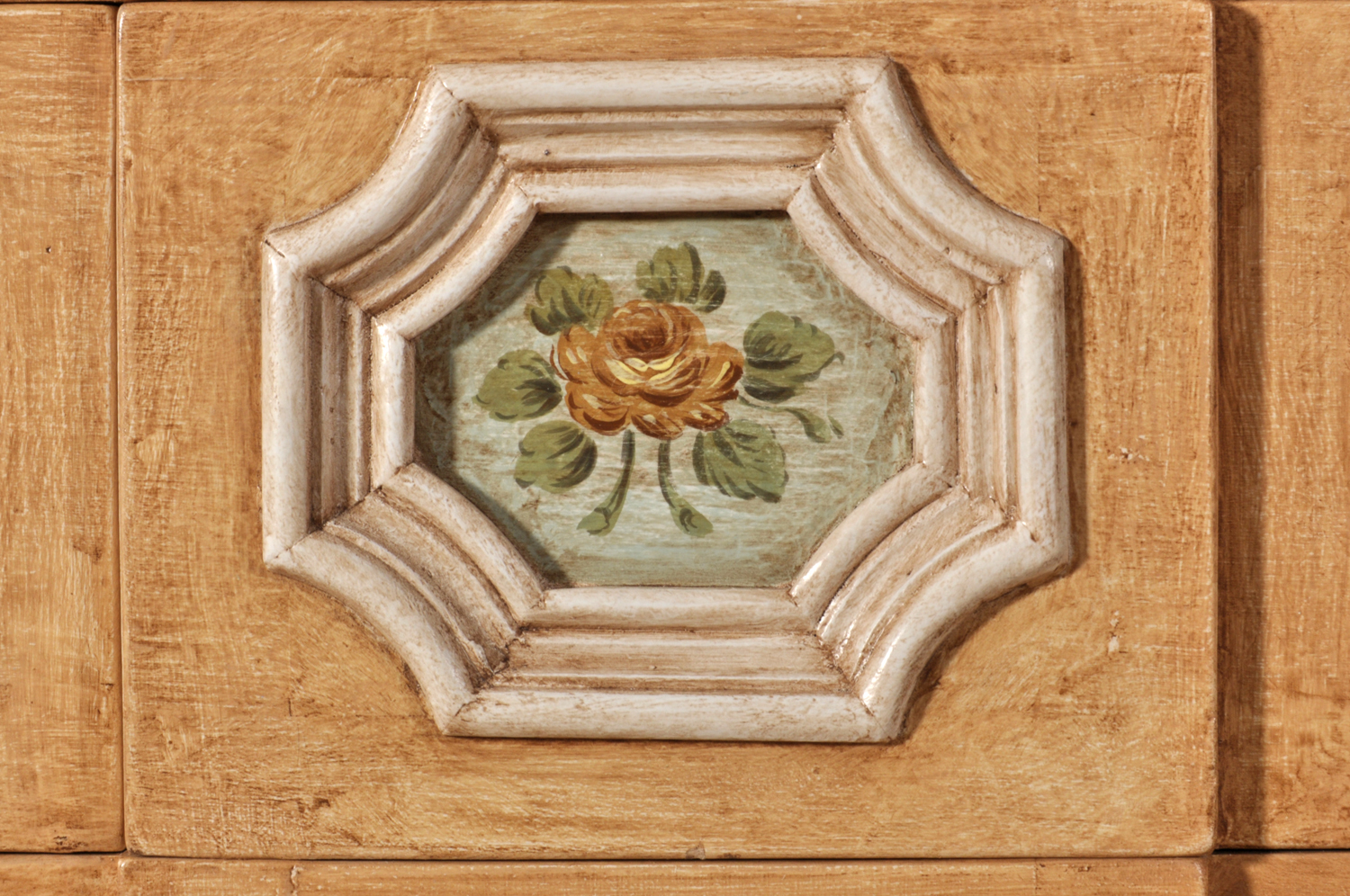 lo stile Luigi XIV barocco veneziano del cassetto segreto con bugna laccatura tonalità colori pastello a tempera lavorazioni made in Italy artigianali di pregio e di lusso eseguite a mano su misura