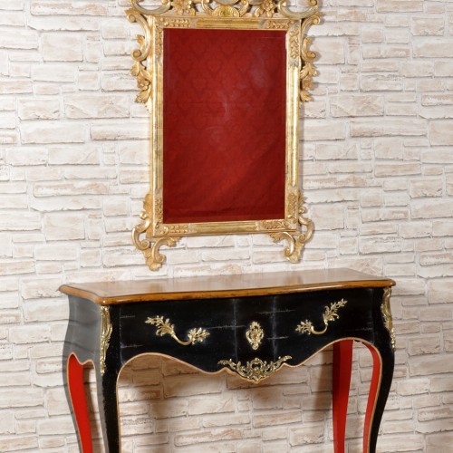consolle bicolore bombata e specchiera intagliata a mano nello stile barocco 700 veneziano Luigi XV laccatura bicolore bronzi cesellati a mano e doratura della specchiera in foglia oro consumato
