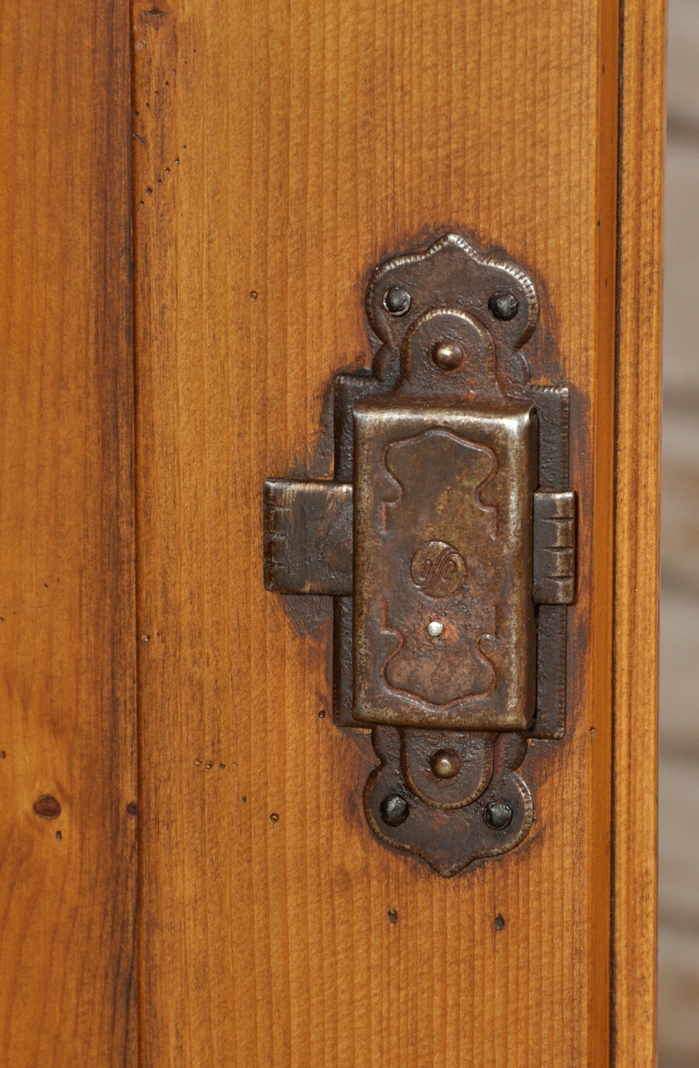 rara serratura originale fatta e forgiata a mano in ferro battuto del seicento accessorio di pregio unico